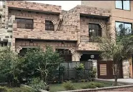 R Block Model Town Lahore — plots and inventory