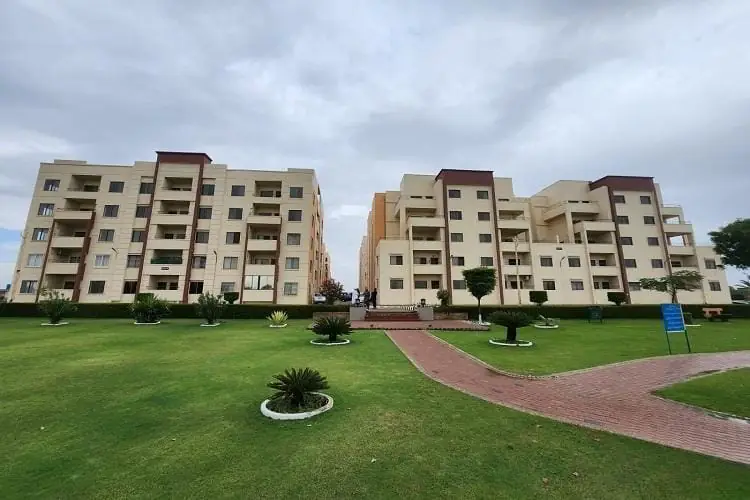 Commander Enclave Karachi — inventory and unit sizes